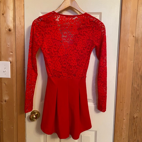 Plugging neck lace romper - Picture 3 of 3